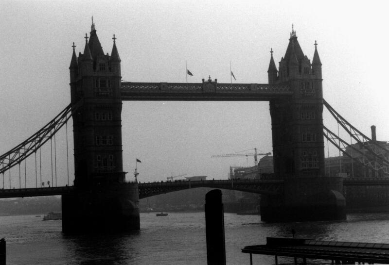 01_tower_bridge_mit_pfosten