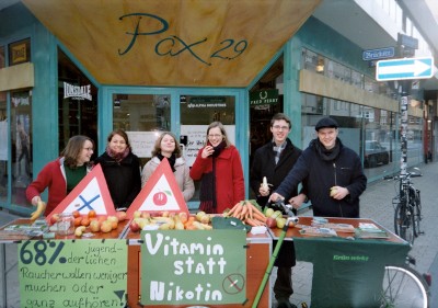 Gruppenfoto am Aktionsstand an der Brückstraße