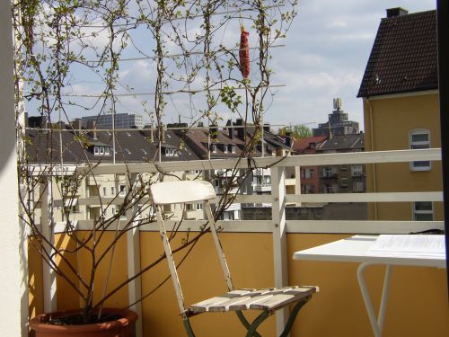 So mit Mathe draussen zu sitzen war die ersten Semesterwochen kaum möglich Balkon der neuen Wohnung