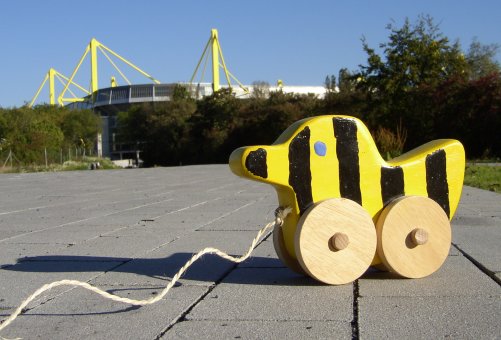 Tigerente vor dem Stadion des Tigerentenclubs Tigerente